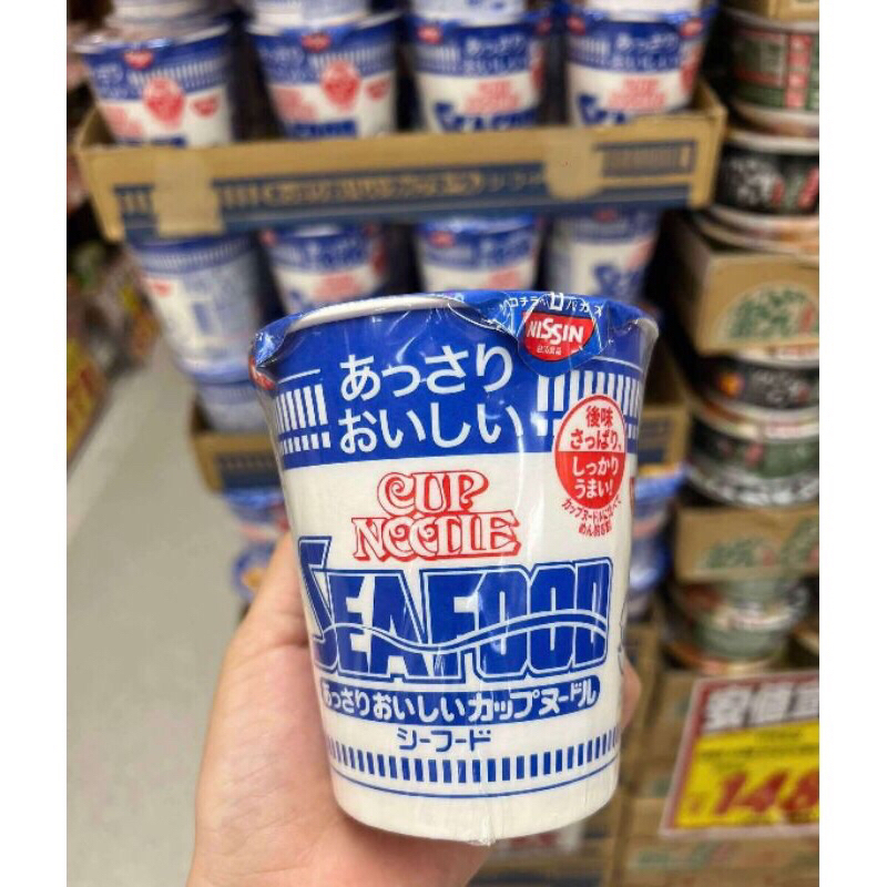 Mì ly Nissin vị tôm thịt với sợi mì mềm và dai