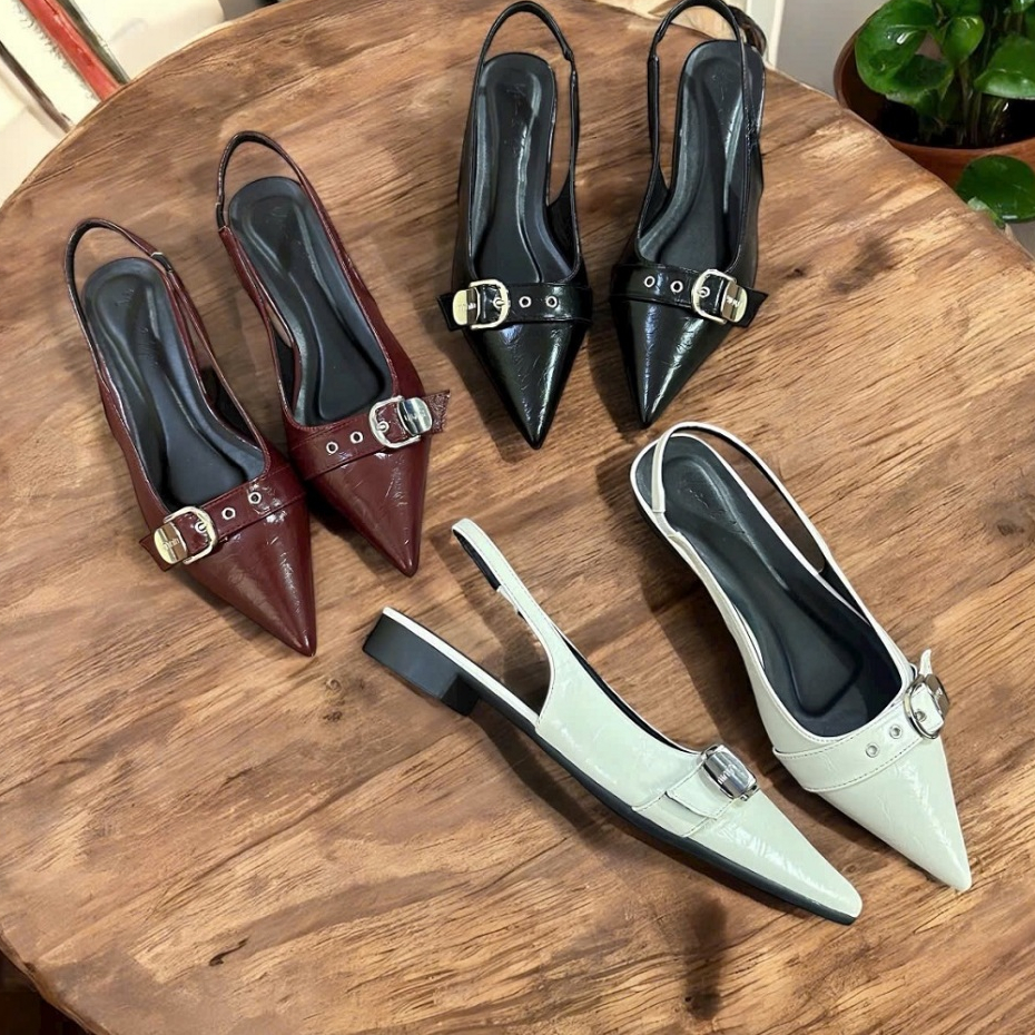 Sandal mũi nhọn phối khuy cài