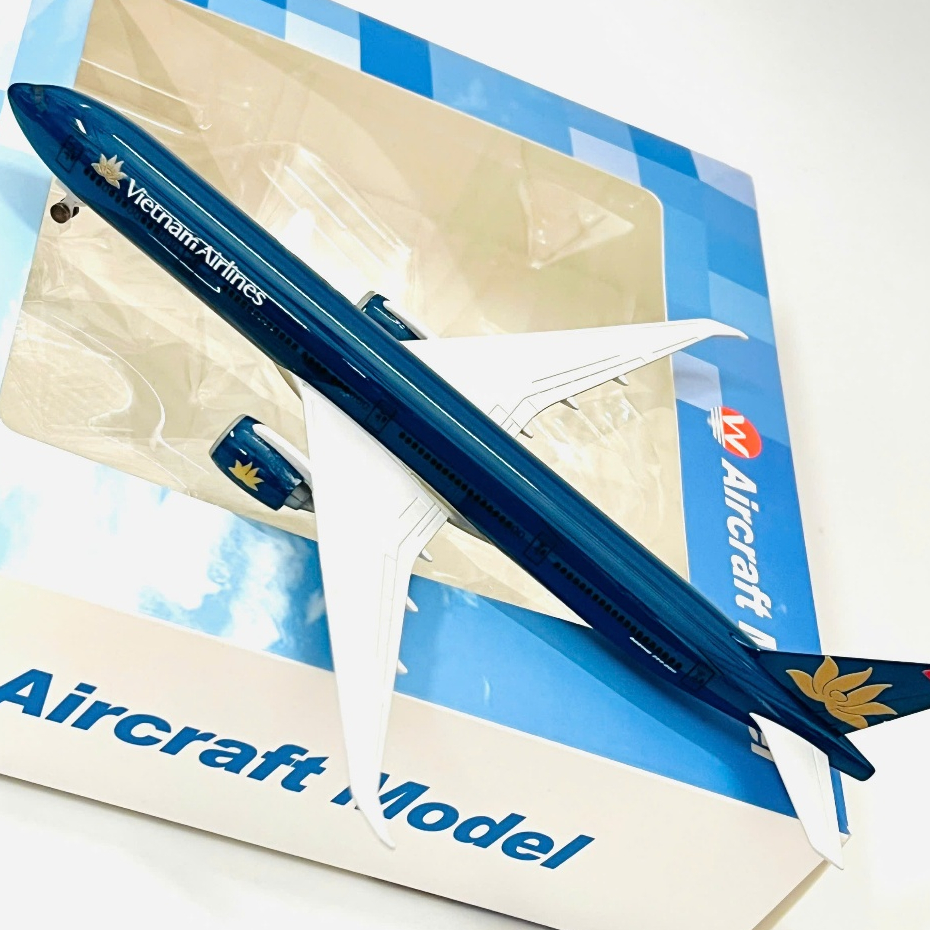 MÁY BAY BOEING 777-300 TỈ LỆ 1:400 (20CM) KIM LOẠI CAO CẤP BÁNH XE ĐÚC LIỀN THÂN