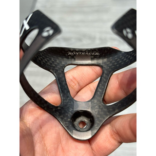 Gọng bình nước carbon 3k 16gram , bontrager chính hãng