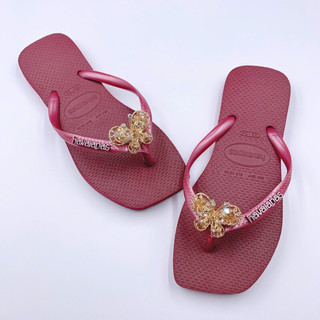 Dép Đế Vuông Đỏ Berry Gắn Kèm Charm Tổng Hợp Từ Brazil - Cao su non tự nhiên, chống trơn trượt - Thu Hường