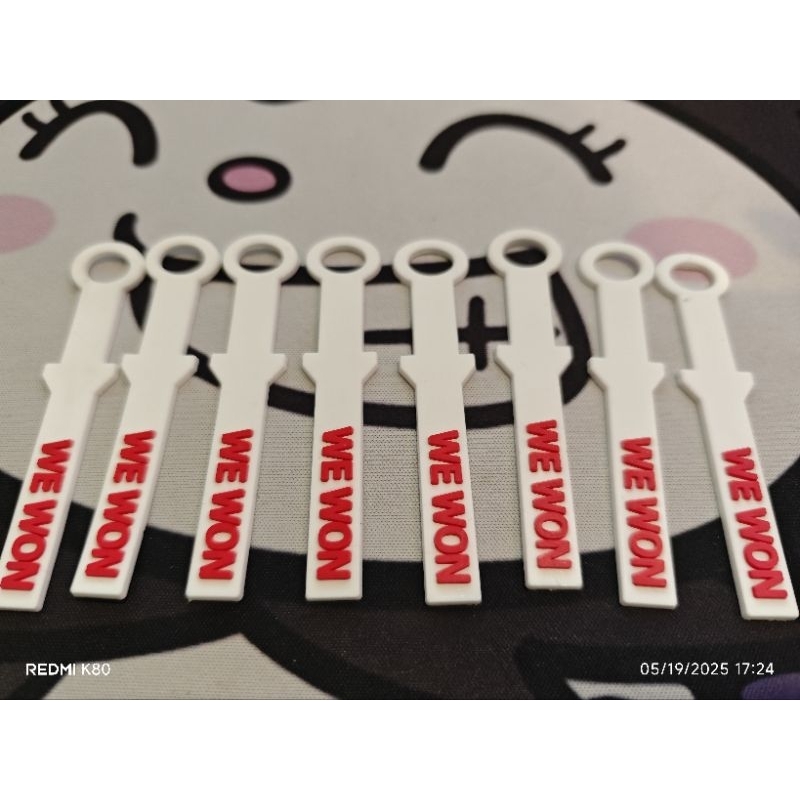 Name  Tag khoá cổ áo jacket T1 WEWON