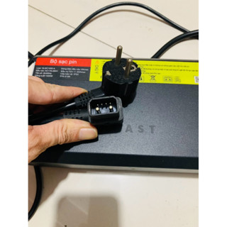 Sạc xe máy điện vinfast 1000w , 400w like new 99% chính hãng ( bảo hành 1 tháng 1 đổi 1) bảo hành 3 tháng