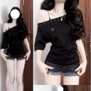 [ẢNH THẬT] SẴN Áo thun lệch trễ vai màu đen gắn đính khuy logo chữ thập y2k cá tính form khá rộng Âu Mỹ cá tính Retro