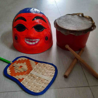 Combo đầu ông địa+trống lân 3-9 tuổi (gồm quạt và 2 dùi)