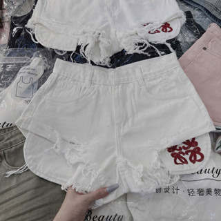 Quần shorts jean đùi nữ lưng cao lòi túi thêu hoạ tiết hoa đỏ