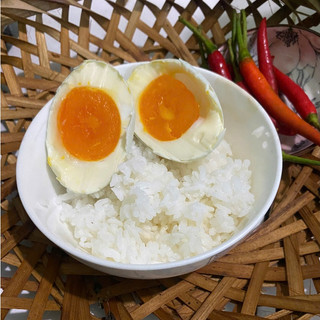 Combo 6 Trứng Vịt Muối (Đã Luộc Chín) – Lòng Đỏ Vàng Dẻo – Không Tanh, Không Hôi