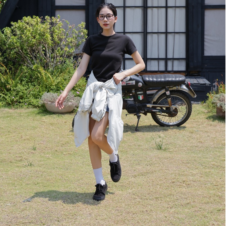 Giày Sneaker Vải Canvas Nam Nữ E18 Black DIncox - Giày Vải Đen Năng Động - Đế Khâu Bền Bỉ