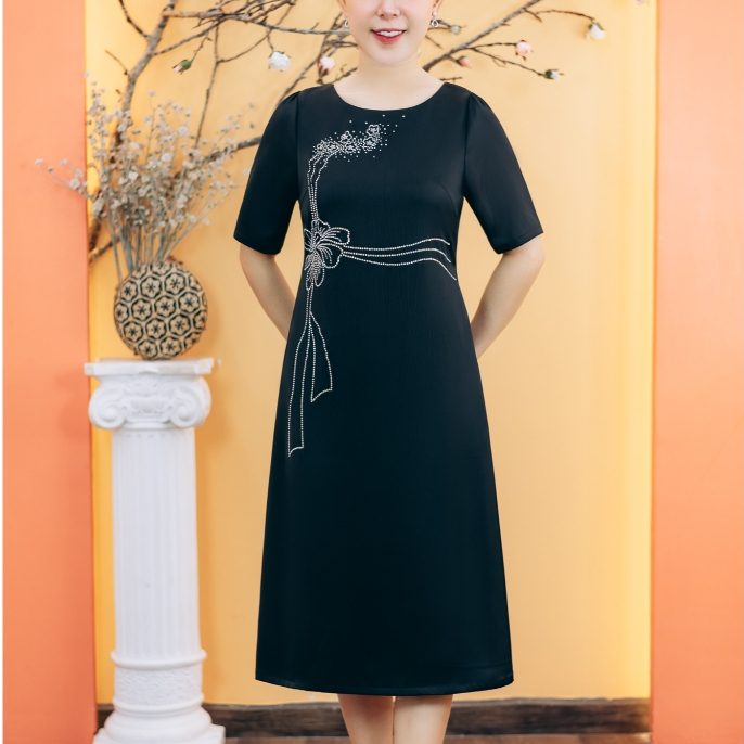Đầm suông trung niên cho mẹ - Cổ tròn ép đá tay ngắn  - Đen - TTV Store thời trang nữ TTV1880
