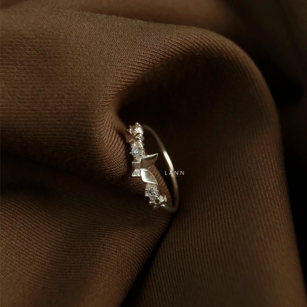 Nhẫn bướm trơn mix đá cách hoa R301 LANN