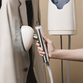 Bàn ủi hơi nước LocknLock Garment steamer ENI218IVY 220-240V, 50-60Hz, 1370-1630W, Dung tích 800ml - Màu ngà