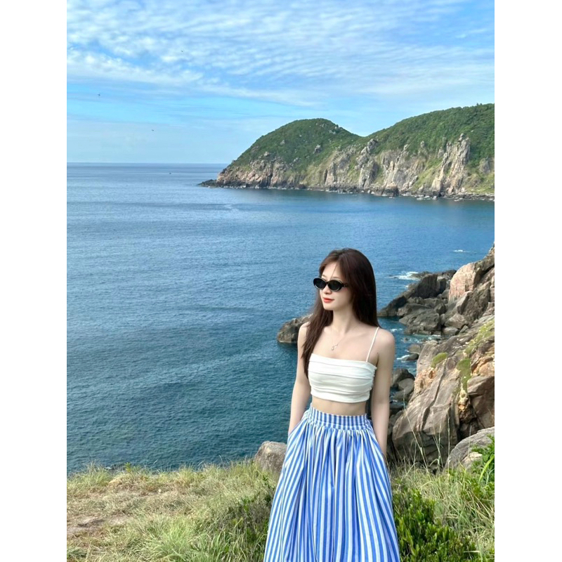 Set Đồ Nữ Đi Biển Aó 2 Dây Bo Chun Mix Chân Váy Kẻ Dáng Dài Nhẹ Nhàng Mà Vẫn Tôn Body Xinh Mê | BigBuy360 - bigbuy360.vn