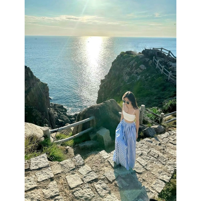 Set Đồ Nữ Đi Biển Aó 2 Dây Bo Chun Mix Chân Váy Kẻ Dáng Dài Nhẹ Nhàng Mà Vẫn Tôn Body Xinh Mê | BigBuy360 - bigbuy360.vn