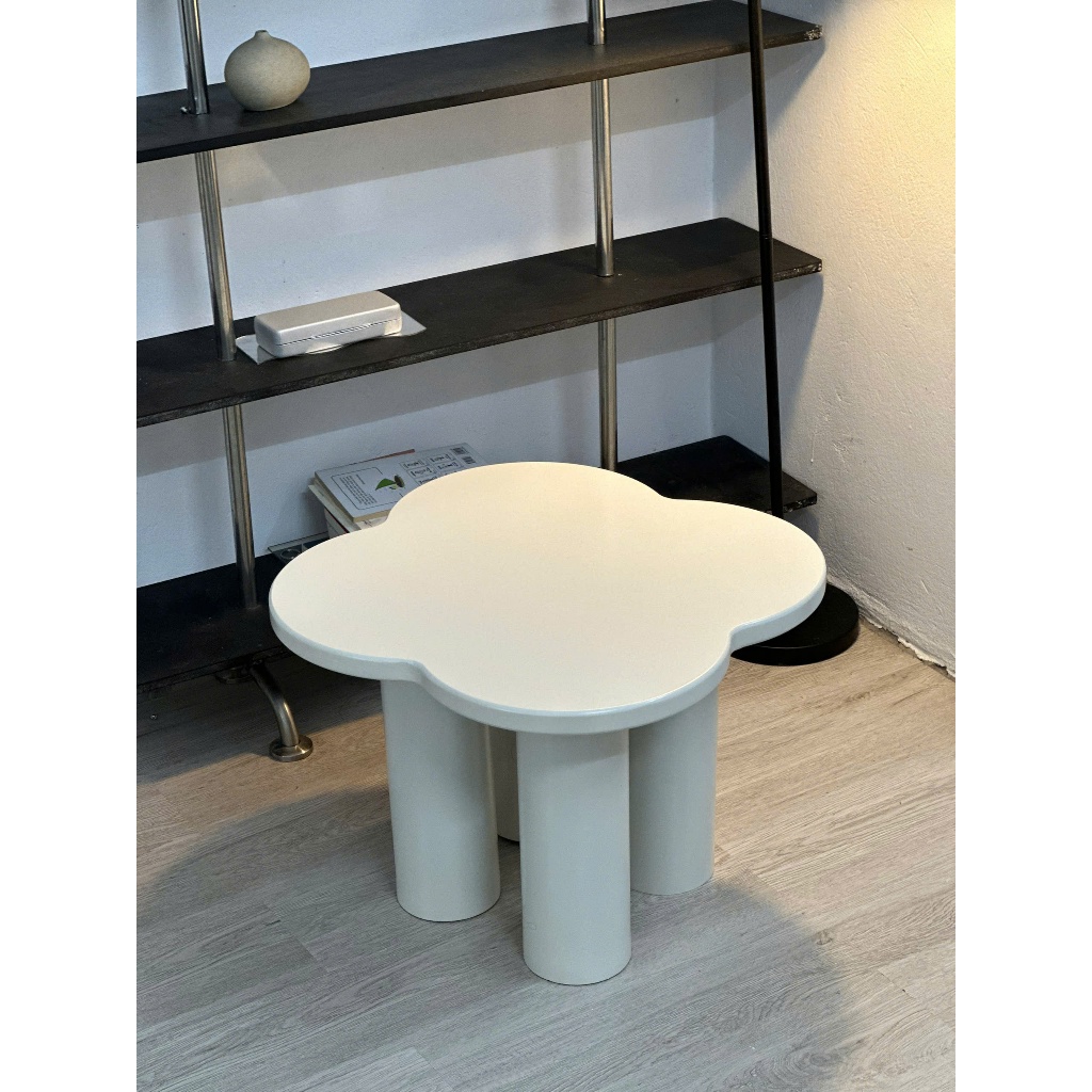 Bàn decor mặt cánh hoa, bàn sofa chân trụ IINE gỗ MDF chống ẩm 50*50*38cm | BigBuy360 - bigbuy360.vn