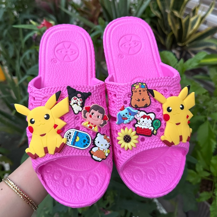 PIKACHU - Dép tổ ong gắn 2 PIKACHU lớn và 8 sticker nhỏ, dép phù hợp cho nữ có size từ 35-38