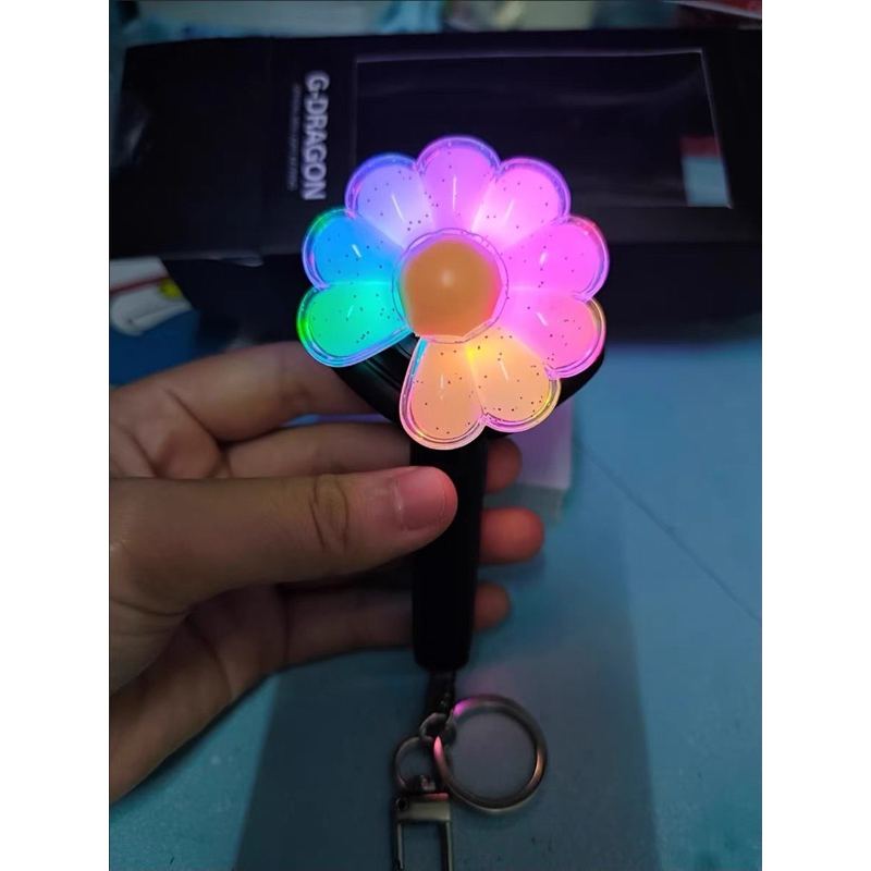 (SẴN) Móc khóa bông hoa G-Dragon phát sáng thần tượng Kpop BIGBANG Mini Lightstick