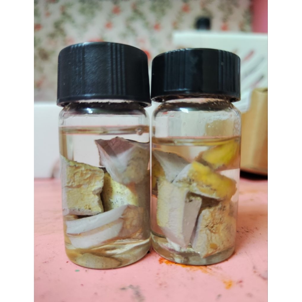 Na (sodium metal) lọ thuỷ tinh có dầu