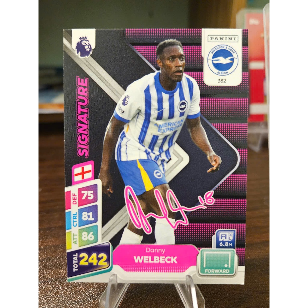 Thẻ SIGNATURE Danny Welbeck Panini Premier League Plus 2024/2025 (Brighton) (24/25)