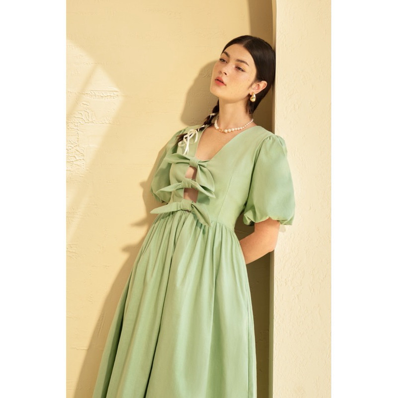 [Like new] Váy tay bồng xoè cổ V nơ xanh bơ