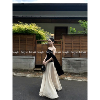 Sẵn- Set áo trễ vai cotton bên tay dây đai dài và chân váy be đũi gợn sóng lệch cao cấp có lót trong phù hợp mọi lứa tuổ