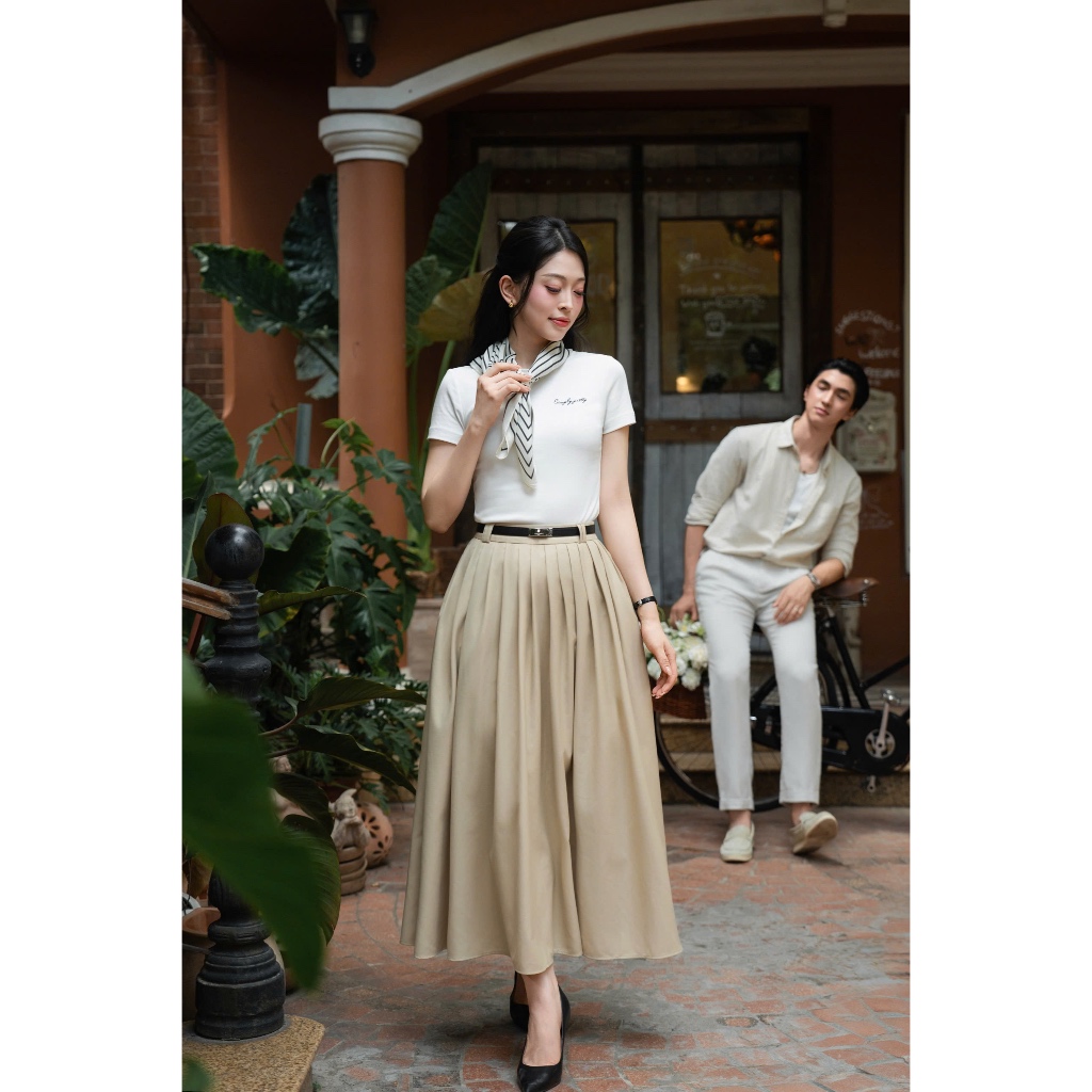 (Blue to Bloom) Áo cotton cổ tròn kèm khăn thêu logo, Chân váy chất kaki dáng xòe kèm belt Calie Af169, Cx065 | BigBuy360 - bigbuy360.vn