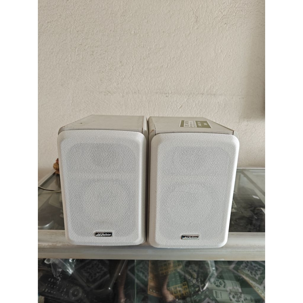 Đôi loa Victor SP UXQX1-W 40w 4ohm . hàng cũ 80% nghe hay bày đẹp (2 bên loa treble mất màng không ả
