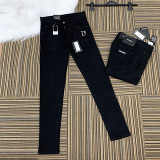 Quần jean bò nam Dsq2 4 cúc dập nhăn vân sóng đùi và mông thêu logo hãng D2 QJ3701