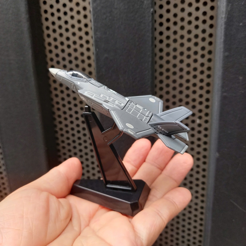 Mô hình máy bay lắp ráp tomica premium không hộp (JASDF F-35 Lightning II) gồm 6 mảnh ghép lại