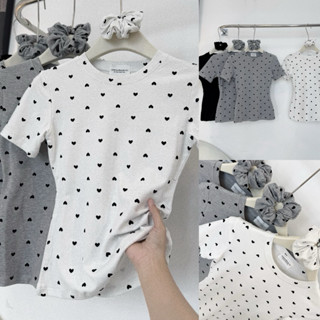 [Kèm dây buộc tóc] Áo thun ôm body hoạ tiết tim nhỏ chấm bi co giãn Lin Boutique
