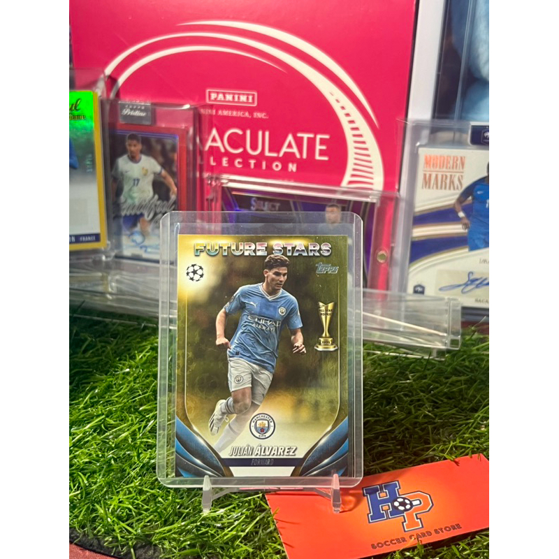 Thẻ bóng đá Julian Alvarez Gold Starball Topps UCC 2023/24