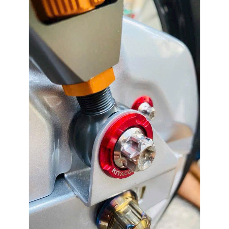 long đền nhôm CNC màu đỏ.