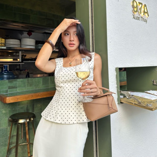 Áo cổ vuông peplum, lót lụa thoáng mát bên trong THEKAT.SHOP chất vải cotton pha spandex mềm mại, thoáng mát, ít nhăn