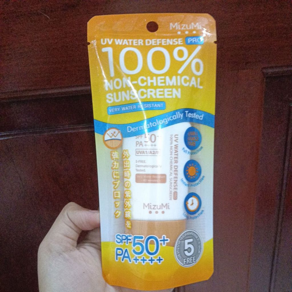 Kem Chống Nắng Chống Thấm Nước Nâng Tông Và Kiểm Soát Dầu MizuMi 40G