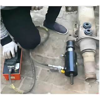 Bộ dụng cụ tháo lắp ắc nhíp xe tải trực tiếp trên xe dùng bơm thủy lực