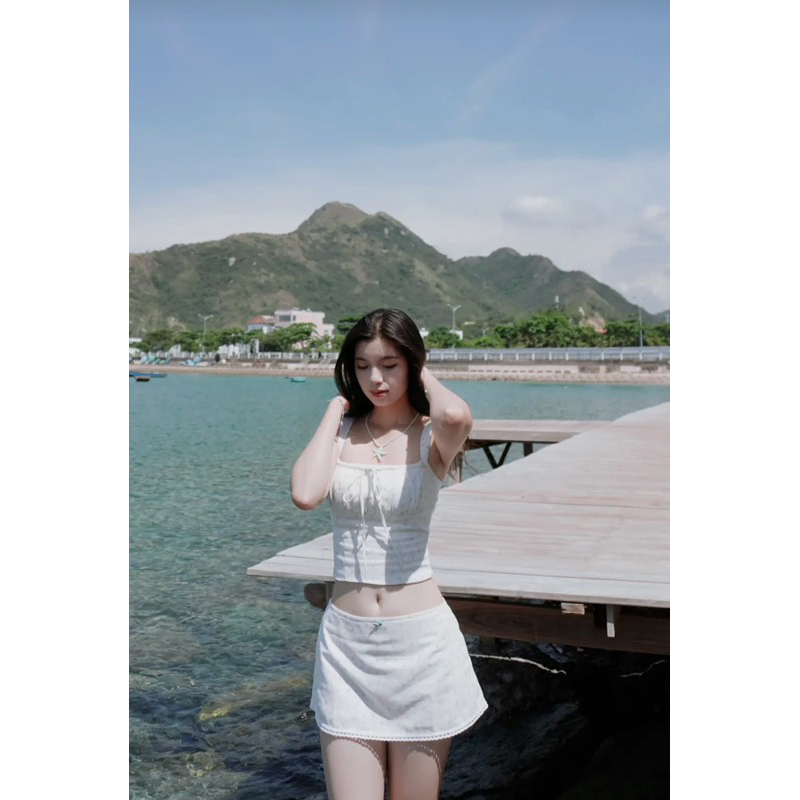 ÉMILIE - Syrena Set - Set áo 2 dây phối ren và chân váy lưng thấp hoạ tiết hoa nhí | BigBuy360 - bigbuy360.vn