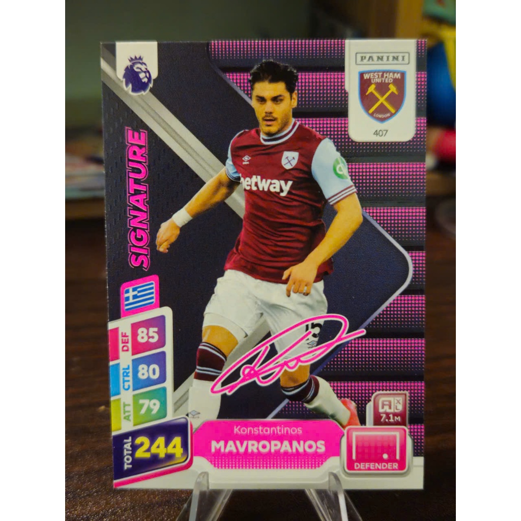 Thẻ SIGNATURE Konstantinos Mavropanos Panini Plus Premier League 2024/2025 (West Ham United) (24/25)