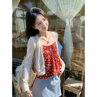 Set áo 2 dây hoa nhí đỏ nhún bèo kèm áo khoác cardigan mỏng màu be phong cách Hàn Quốc