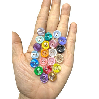 Nút sơmi nữ có 2 lỗ size 13mm.
