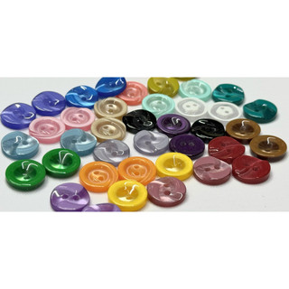 Nút sơmi nữ có 2 lỗ size 13mm.