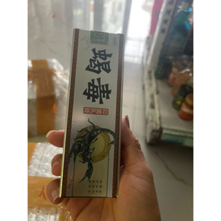 tuýp kem bôi bò cạp đen