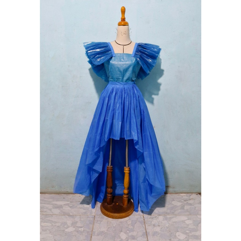 Đầm cánh tiên tái chế, váy dài xếp ly xòe tự nhiên cắt xéo - Đầm tái chế - Đầm tự tạo từ nilon