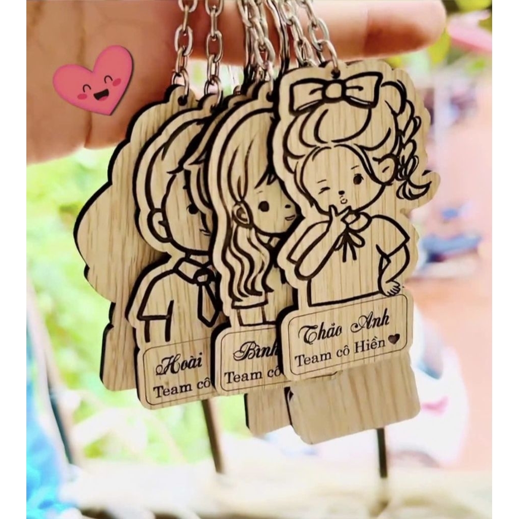 Móc khoá quà tặng học sinh free khắc tên theo yêu cầu