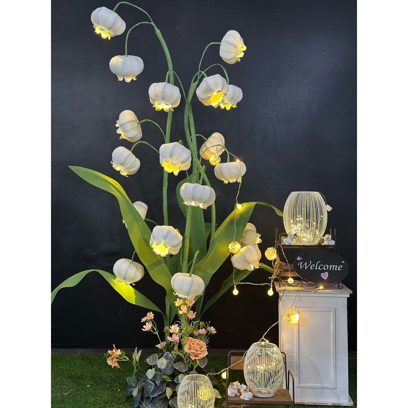 Hoa Linh Lan Khổng Lồ | Trụ hoa linh lan có đèn trang trí