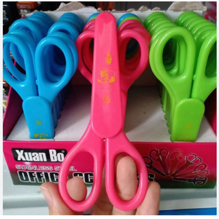 2 CÁI Kéo 5008 Xuân Bo-Kéo Có Nắp Đậy Bảo Vệ An Toàn cho bé