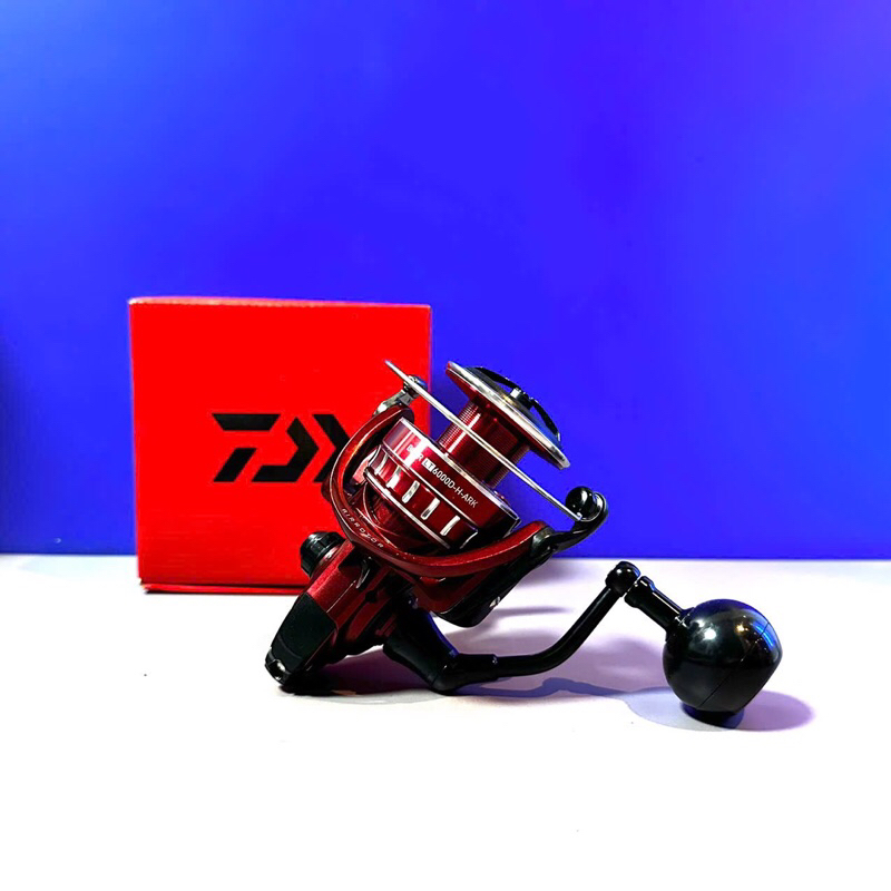 Máy câu Daiwa BGRR XH-ARK đỏ - Chính hãng