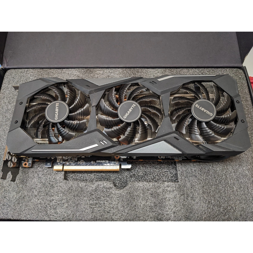 card màn hình giga rx5600xt led 3 fan