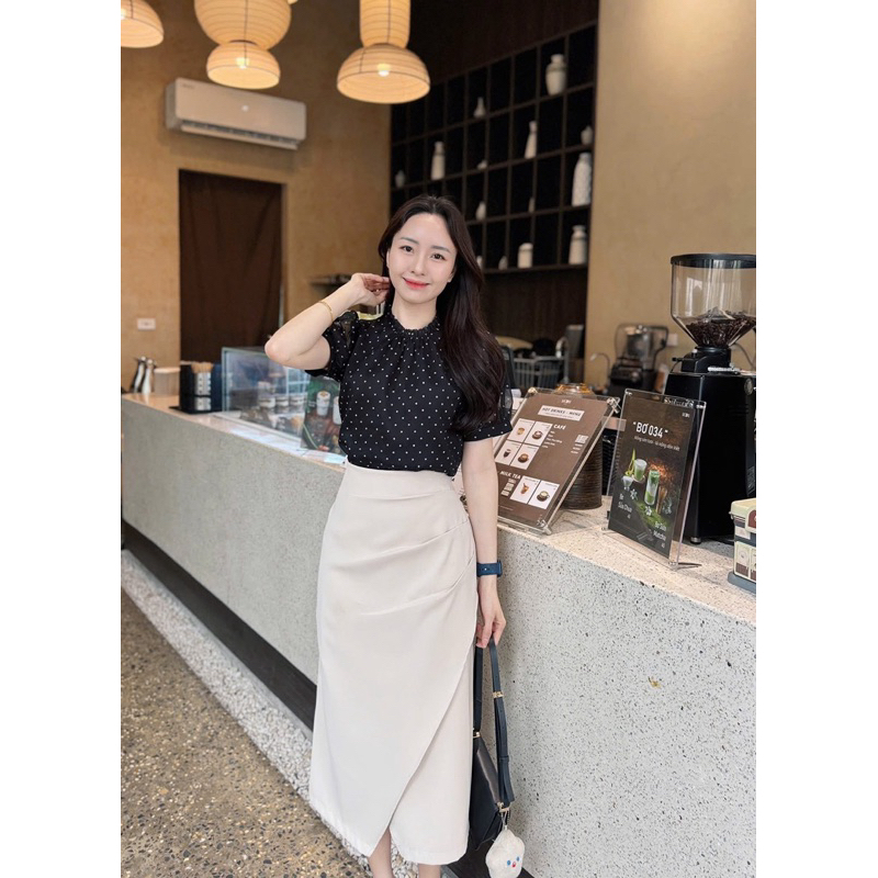Áo sơ mi chấm bi bèo cổ