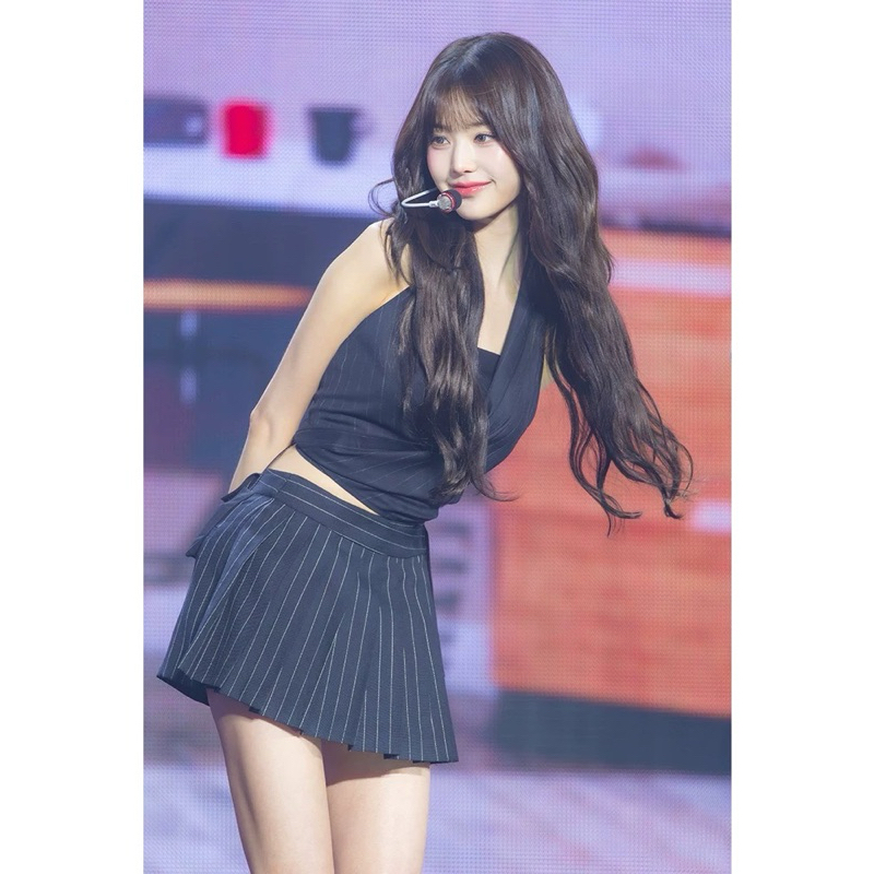 Set Áo Sơ Mi Yếm Kiểu + Chân Váy Xếp Ly Jang Won-young