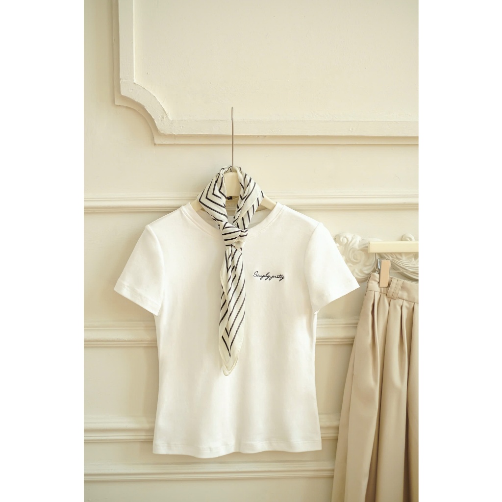 (Blue to Bloom) Áo cotton cổ tròn kèm khăn thêu logo, Chân váy chất kaki dáng xòe kèm belt Calie Af169, Cx065 | BigBuy360 - bigbuy360.vn