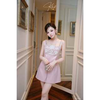 Đầm tafta Khiết Fashion hồng nhạt phối ren hoa 3D đính viền cổ đá lấp lánh KD144